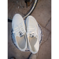 weiße atmungsaktive Laufschuhe für Herren – leichte sportliche Sneaker mit Strickobermaterial und gepolsterter Sohle für Sport und Freizeit