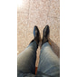 Botas vaqueras clásicas de piel sintética marrón para hombre: patrón en relieve, punta puntiaguda y tacón medio para rodeo, rancho y uso informal