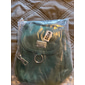 sac à bandoulière en nylon noir pour femme avec accessoires argentés et bandoulière réglable - petit sac à bandoulière léger et pratique pour les voyages et l'utilisation quotidienne