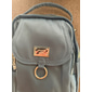 sac à bandoulière en nylon noir pour femme avec accessoires argentés et bandoulière réglable - petit sac à bandoulière léger et pratique pour les voyages et l'utilisation quotidienne