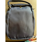 sac à bandoulière en nylon noir pour femme avec accessoires argentés et bandoulière réglable - petit sac à bandoulière léger et pratique pour les voyages et l'utilisation quotidienne