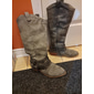 Damen-Westernstiefel mit perforiertem Schnallenriemen und Nähten, halbhohe Cowgirlstiefel für Freizeit und Outdoor