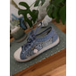 charmantes baskets à lacets bleues avec détail en dentelle florale - chaussures pour femmes élégantes avec des accents à pois, parfaites pour les sorties décontractées