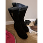 Botas de invierno de gamuza negra para mujer con forro de piel sintética y cremallera lateral: botas de media pantorrilla cálidas y elegantes para clima frío