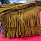 Borsa a secchiello con frange in pelle scamosciata da donna – borsa a tracolla con coulisse in stile boho per festival musicali, uscite informali e gite del fine settimana