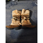 bottes d'hiver en fausse fourrure pour femmes avec pompons décoratifs et bordure perlée - parfaites pour le temps froid et les tenues décontractées