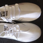 weiße atmungsaktive Laufschuhe für Herren – leichte sportliche Sneaker mit Strickobermaterial und gepolsterter Sohle für Sport und Freizeit