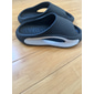 sandali bianchi da uomo con design ritagliato rosso – calzature slip-on leggere e comode per abbigliamento casual ed estivo