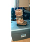 bottes d'hiver en fausse fourrure pour femmes avec pompons décoratifs et bordure perlée - parfaites pour le temps froid et les tenues décontractées