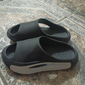 sandali bianchi da uomo con design ritagliato rosso – calzature slip-on leggere e comode per abbigliamento casual ed estivo