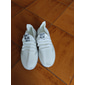chaussures de course respirantes blanches pour hommes – baskets de sport légères avec tige en tricot et semelle coussinée pour le sport et les vêtements décontractés
