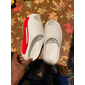 sandali bianchi da uomo con design ritagliato rosso – calzature slip-on leggere e comode per abbigliamento casual ed estivo