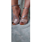 goldene Riemchen-Tanzschuhe mit hohem Absatz und Fesselriemchen für Damen – elegantes Schuhwerk für Gesellschafts- oder lateinamerikanische Performances