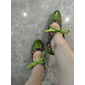 damskie zielone skórzane buty typu Mary Jane na obcasie z kwiatowym nadrukiem, wstążkami i w stylu retro - idealne na imprezy w stylu vintage i na co dzień jako elegancka ozdoba