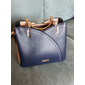 marineblaue und rosa Handtasche für Damen mit Herzquastenanhänger – elegante Umhängetasche und Tragetasche aus Kunstleder für den täglichen Gebrauch