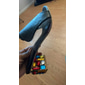 weiße Sandalen mit offener Spitze und Krokoprägung für Damen – schicke Slip-On-Blockabsätze mit bunten Strassverzierungen für Party- und Sommerlooks