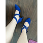Chaussures de danse latine en daim bleu roi pour femmes – talons fermés avec brides croisées pour la salsa, la danse de salon et la performance
