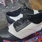chaussures de claquettes oxford noires et blanches pour hommes – chaussures classiques à lacets en similicuir avec plaques métalliques pour des performances professionnelles