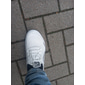 chaussures de course respirantes blanches pour hommes – baskets de sport légères avec tige en tricot et semelle coussinée pour le sport et les vêtements décontractés