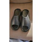sandali bianchi da uomo con design ritagliato rosso – calzature slip-on leggere e comode per abbigliamento casual ed estivo