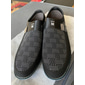 mocassini casual slip-on da uomo – scarpe traspiranti con fantasia nera e grigia con fibbia in metallo, comode e leggere per l'uso quotidiano