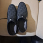 mocassini casual slip-on da uomo – scarpe traspiranti con fantasia nera e grigia con fibbia in metallo, comode e leggere per l'uso quotidiano