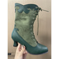 bottes à lacets vintage vertes victoriennes pour femmes avec bordure festonnée et détails brogue - chaussures à talons hauts élégantes pour les tenues de cosplay, steampunk et rétro