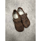 mocassins à enfiler pieds nus marron vintage pour femmes avec bride à boucle et finition en similicuir vieilli, parfaits pour une tenue décontractée