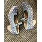 Blauwe Mary Jane-hakken voor dames met stippen – retroschoenen met middelhoge hak en gespband voor vintage-geïnspireerde outfits en dansfeesten
