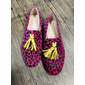 Mocasines de mujer de leopardo rosa con borla amarilla – Zapatos llamativos y elegantes sin cordones para un look de declaración moderno