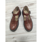 braune Mary-Jane-Schuhe mit T-Riemen für Damen, Brogue-Details und dicker Sohle – flache Schuhe im Vintage-Stil für die Freizeit und den Alltag