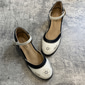 Escarpins Mary Jane marron et blancs style rétro années 1950 pour femmes – design élégant à découpes pour un usage quotidien, un rendez-vous café et un environnement de bureau décontracté
