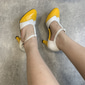 1950-tals vintage mary jane-klackar med t-remmar – tvåfärgade brogue-skor med låg klack för retrofester, kontorskläder och speciella tillfällen
