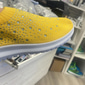 Damen-Sneaker zum Hineinschlüpfen in Regenbogenfarben – farbenfrohe Sportschuhe aus Strick mit Strassverzierungen für die Freizeit und zum Spazierengehen