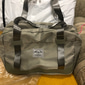 Bolsa de viaje para mujer con compartimento para zapatos: bolsa de viaje impermeable de gran capacidad para el fin de semana, para el gimnasio, los deportes y las escapadas nocturnas Color: vino, negro y rosa