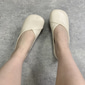 Ballerines beiges à bout large et semelle souple pour femme – chaussures confortables pieds nus pour la marche quotidienne