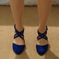 Chaussures de danse latine en daim bleu roi pour femmes – talons fermés avec brides croisées pour la salsa, la danse de salon et la performance