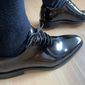 Schwarze Oxford-Schuhe aus Lackleder für Herren – glänzende Schnürschuhe mit rotem Federmuster für Hochzeiten und formelle Anlässe