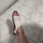 Sandalias peep-toe con recortes en crema para mujer: diseño transpirable cortado a láser, estilo casual y elegante para paseos de primavera, viajes y comodidad diaria.