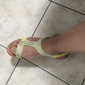 Sandalias con tiras en T brillantes para mujer: sandalias de cuña cómodas y elegantes con detalles de diamantes de imitación, ideales para salidas informales, fiestas de verano y ocasiones especiales.